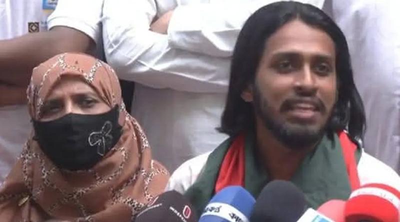 রাকসু জিএস সালাউদ্দিন আম্মারের মায়ের স্ট্যাটাস ভাইরাল