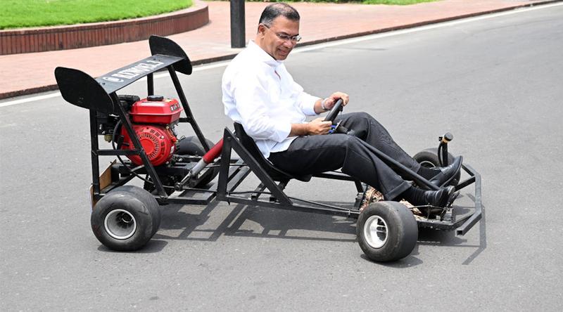 কলেজছাত্র রিজয়ানের গো-কার্ট চালিয়ে উৎসাহ দিলেন প্রধানমন্ত্রী