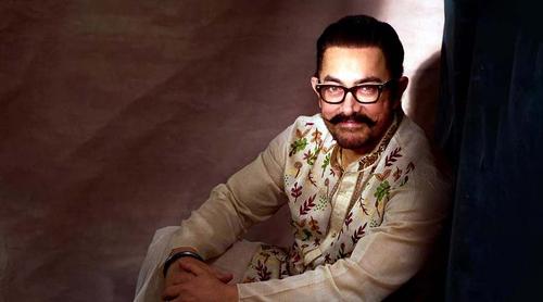 পরিচালকের কাছে ধমক, কেন খাবার খাওয়া বন্ধ করেন আমির খান?