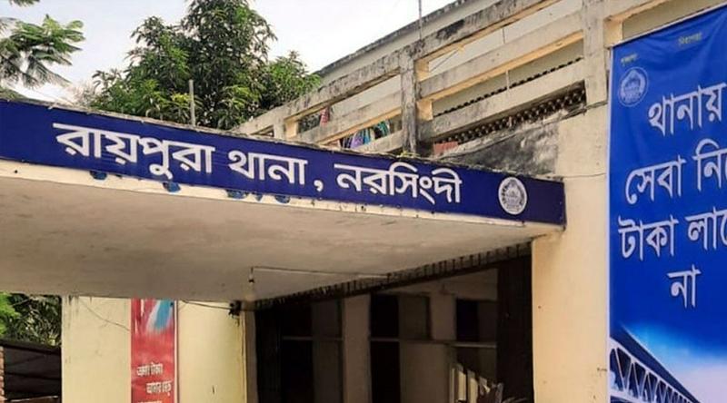 মাদকাসক্ত ছেলেকে প্রশাসনের হাতে তুলে দিলেন মা