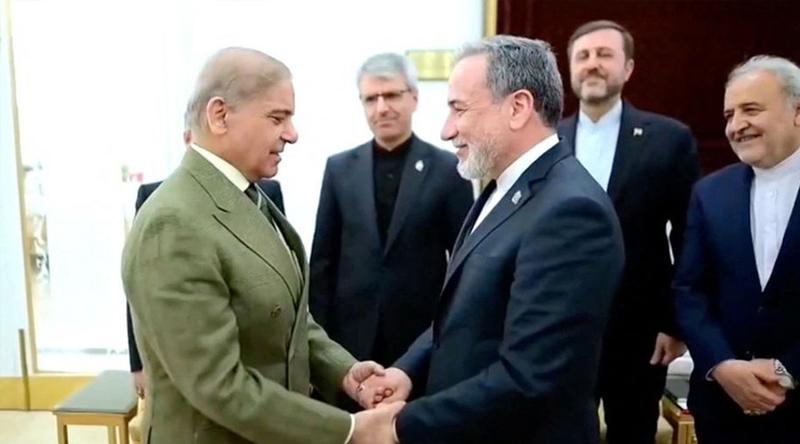 শেহবাজ শরিফের সঙ্গে আরাগচির একান্ত বৈঠকে কী কথা হলো