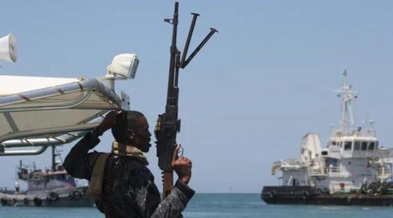 ১১ জন পাকিস্তানি নাবিকসহ তেলবাহী জাহাজ জলদস্যুদের কবলে