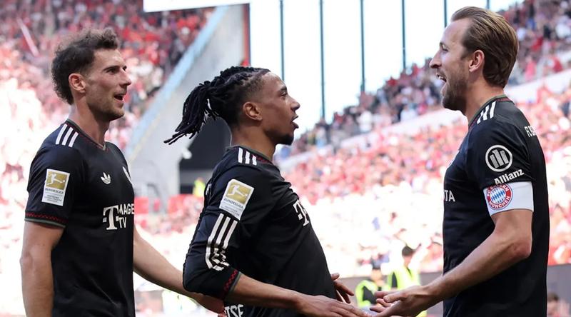 ৩ গোলে পিছিয়ে পড়েও বায়ার্নের দুর্দান্ত জয়