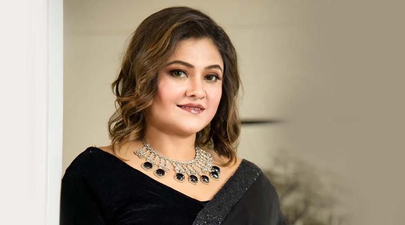 গরমে সুস্থ থাকতে কী খাচ্ছেন কনীনিকা?