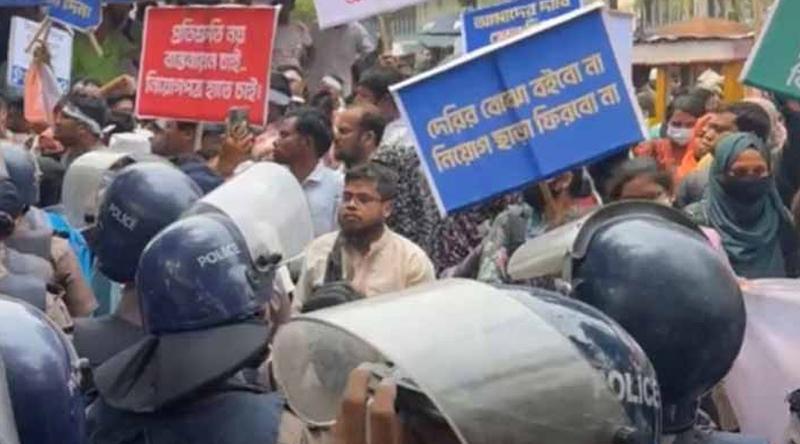 নিয়োগপত্রের দাবিতে ফের উত্তাল শাহবাগ, মুখোমুখি শিক্ষক-পুলিশ