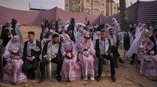 যুদ্ধবিধ্বস্ত গাজায় ধুমধাম করে বিয়ে ৩০০ যুগলের