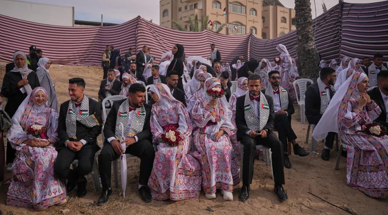 যুদ্ধবিধ্বস্ত গাজায় ধুমধাম করে বিয়ে ৩০০ যুগলের