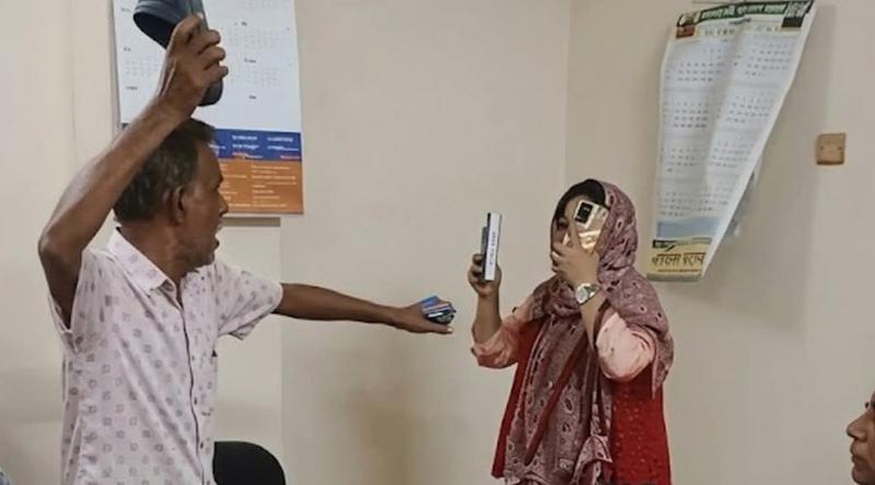 বিএনপি নেতার সঙ্গে মারামারি করা সেই শিক্ষিকা সাময়িক বরখাস্ত