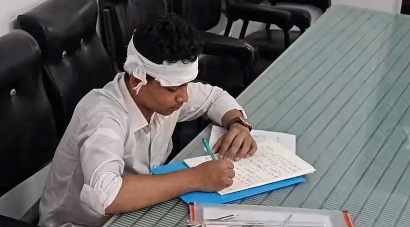 নোয়াখালীতে পরীক্ষার সময় মাথায় ফ্যান পড়ে আহত শিক্ষার্থী