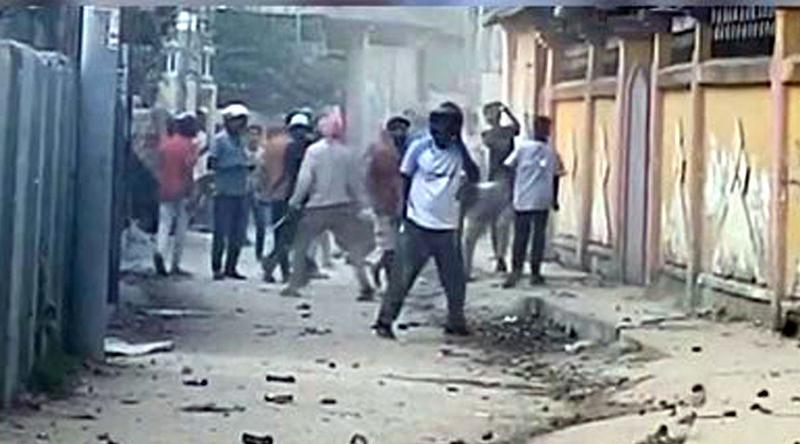 কুমিল্লায় দুই গ্রুপের তিনদিন ধরে সংঘর্ষ, আহত ৩০