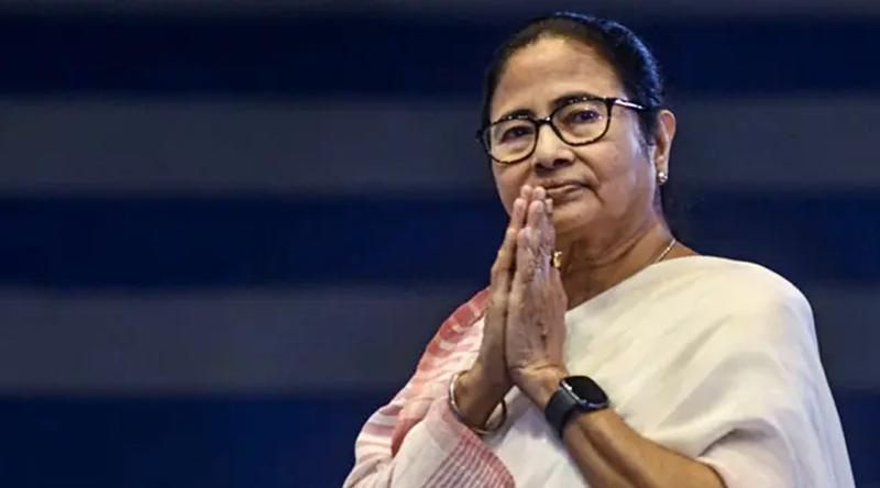 সভা চলাকালে মাইকের শব্দে মেজাজ হারালেন মমতা