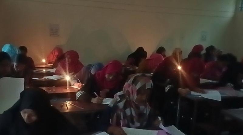 বিদ্যুৎ না থাকায় মোমবাতি জ্বালিয়ে এসএসসি পরীক্ষা দিলো ৮৫৪ শিক্ষার্থী