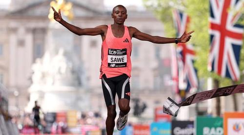 ইতিহাস গড়লেন সেবাস্তিয়ান সাওয়ে, ২ ঘণ্টারও কমে ম্যারাথন শেষ