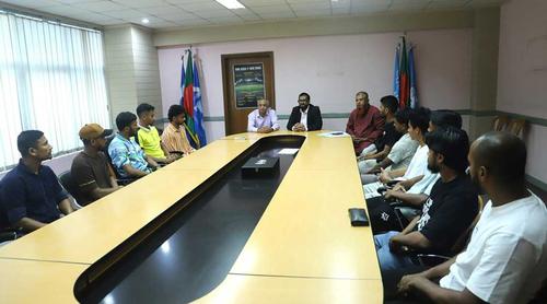 সাফ-বিদেশি কোটায় ৪ প্লেয়ারকে খেলানোর দাবি ফুটবলারদের