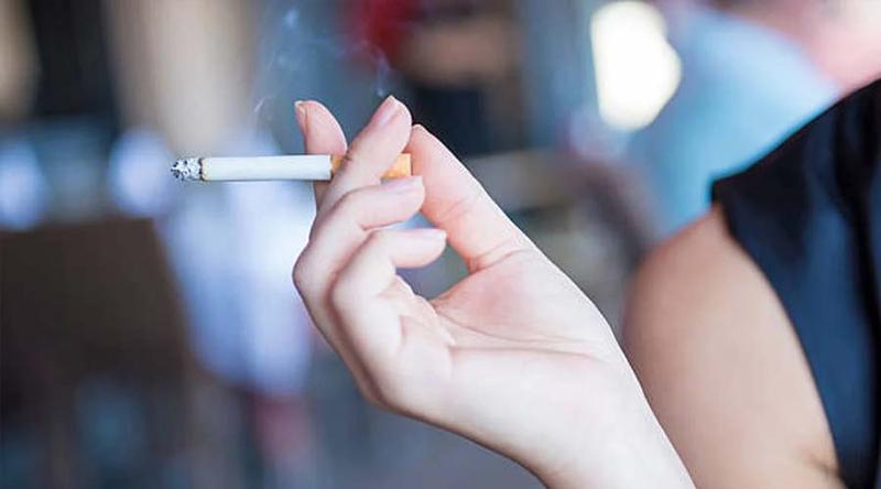 ধূমপানে পুরুষের চেয়ে নারীদের ক্ষতি বেশি, বাড়ছে বন্ধ্যাত্বের ঝুঁকি
