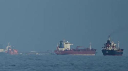 তেল বিক্রিতে উল্টো ৪০ শতাংশ বেশি আয় ইরানের!