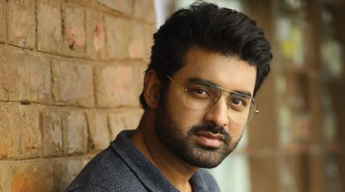 ছোঁয়ার আকুতি আর হাত ধরে টানাটানি, ভোটের মাঠে অঙ্কুশ