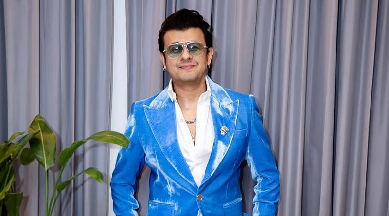 ভক্তের গাড়িতে বাজছে সোনুর গান, আনন্দে কী করলেন শিল্পী?