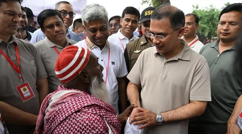 ‘চাচা, আমার বাপের নাম কী?’