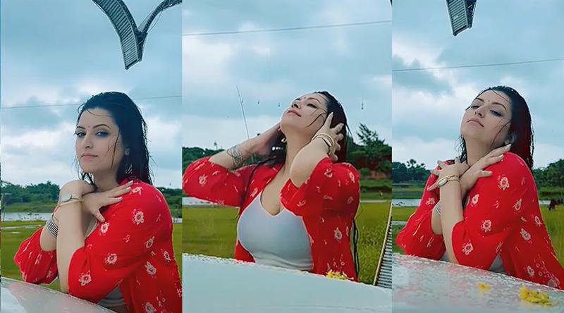 বৃষ্টি বিলাসে পরীমণি