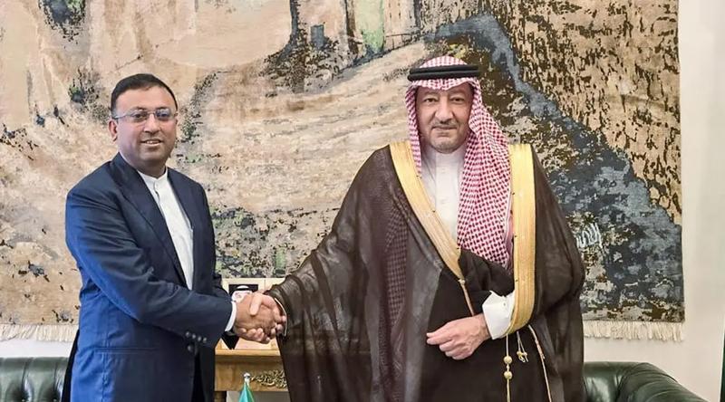 সৌদি যুবরাজকে প্রধানমন্ত্রীর পক্ষ থেকে সংহতি বার্তা হস্তান্তর