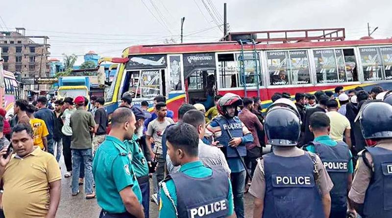 সিলেটে পরিবহন শ্রমিকদের মধ্যে সংঘর্ষের জেরে বাস ও কাউন্টার ভাঙচুর