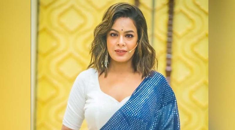 মমতাকে টেনে ইমনকে কটাক্ষ, কড়া জবাব গায়িকার