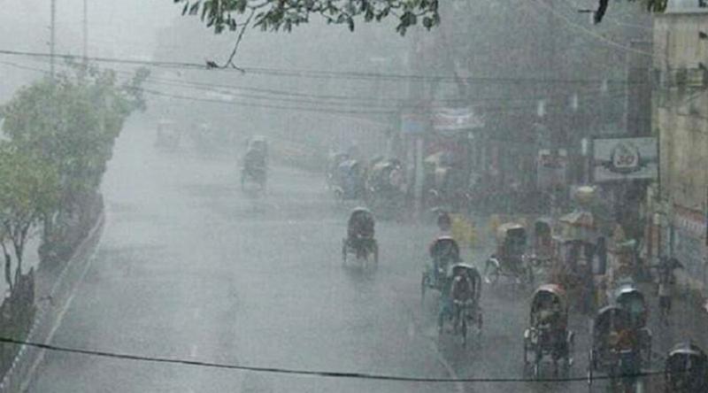 ঢাকায় দুপুরের মধ্যে বজ্রসহ বৃষ্টির শঙ্কা, বাড়তে পারে দিনের তাপমাত্রা