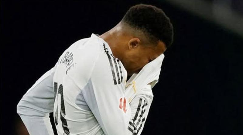 বিশ্বকাপের আগে বড় ধাক্কা, আবার চোটে এমবাপ্পে