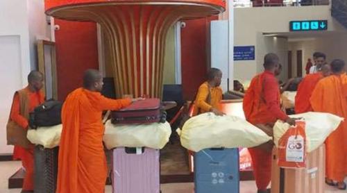শ্রীলঙ্কার বিমানবন্দরে ১১০ কেজি গাঁজাসহ ২২ বৌদ্ধ ভিক্ষু গ্রেপ্তার