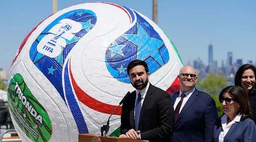 নিউইয়র্কে বিশ্বকাপ জমাতে মাঠে নামলেন মেয়র মামদানি