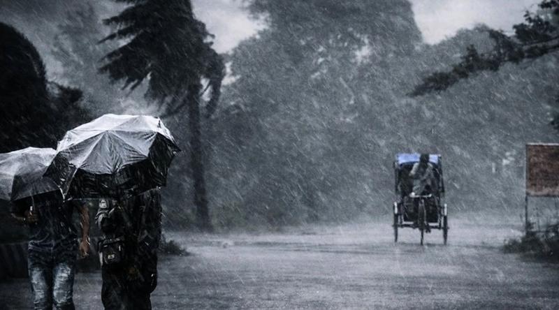 রাত ১টার মধ্যে ৮০ কিলোমিটার বেগে ঝোড়ো হাওয়াসহ বজ্রবৃষ্টির আভাস
