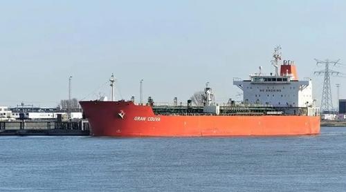 ৪৪ হাজার টন ডিজেল নিয়ে চট্টগ্রাম বন্দরে এসেছে দুই জাহাজ