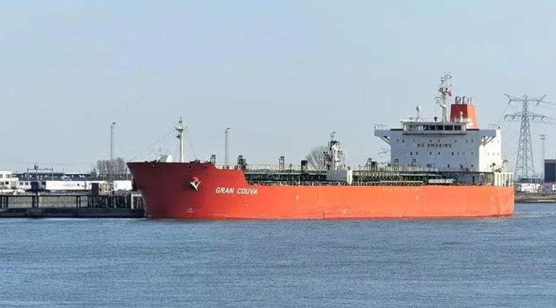 ৪৪ হাজার টন ডিজেল নিয়ে চট্টগ্রাম বন্দরে এসেছে দুই জাহাজ