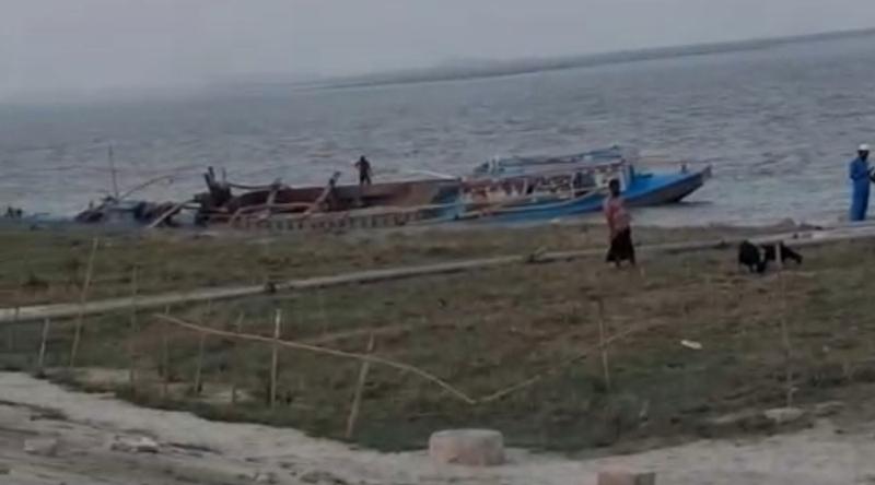 চিলমারীতে অবৈধ বালু উত্তোলন, ঝুঁকিতে নদী রক্ষা বাঁধ