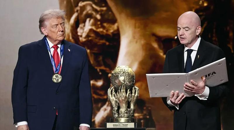 ট্রাম্পকে শান্তি পুরস্কার দেওয়ায় ফিফার সমালোচনা, পদক বাতিলের দাবি