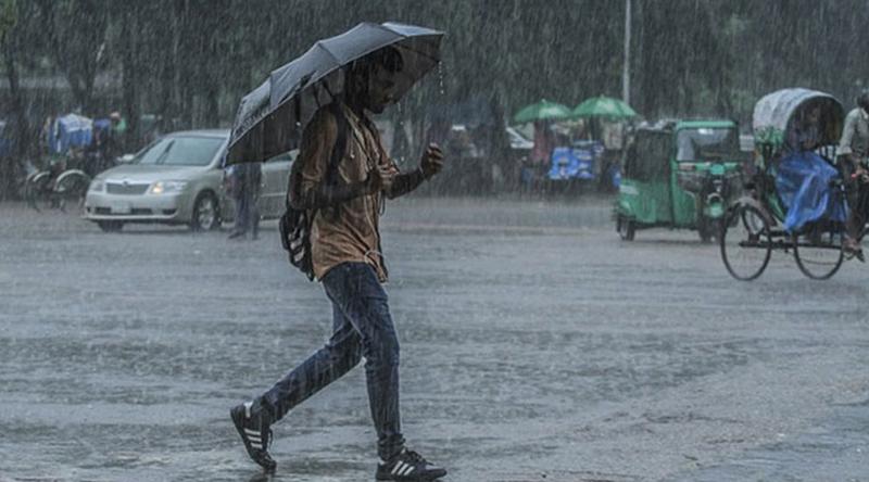 সাত সকালে রাজধানীতে মুষলধারে বৃষ্টি, নগরজীবনে কিছুটা স্থবিরতা