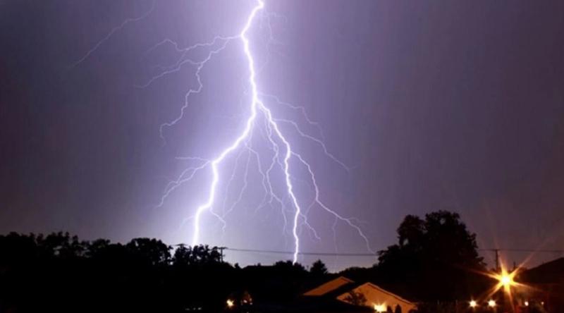 বরিশালে বজ্রপাতে শিক্ষকসহ ১৫ শিক্ষার্থী আহত