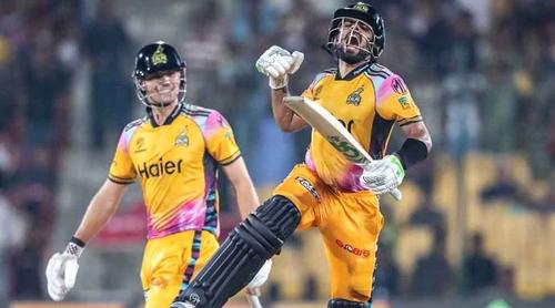 বাবরের ঝড়ো ব্যাটিংয়ে সেঞ্চুরির রেকর্ড, ফাইনালে পেশোয়ার