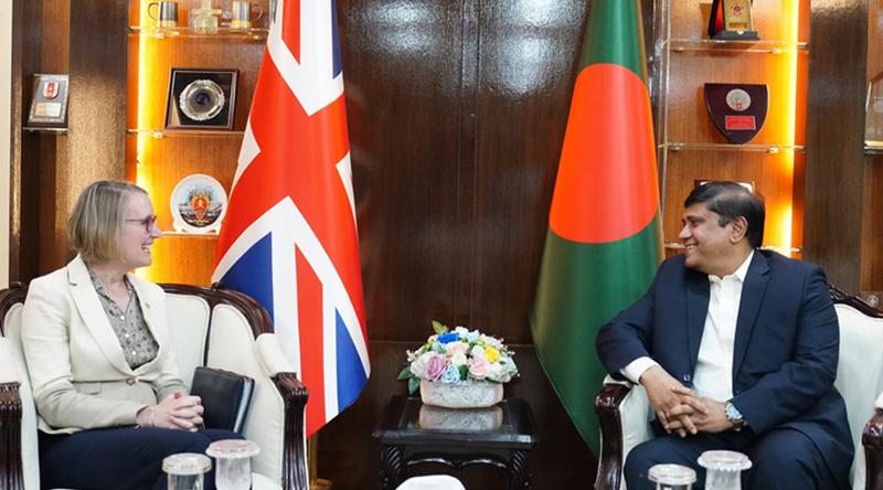 প্রধানমন্ত্রীর প্রতিরক্ষা উপদেষ্টার সঙ্গে ব্রিটিশ হাইকমিশনারের সৌজন্য সাক্ষাৎ