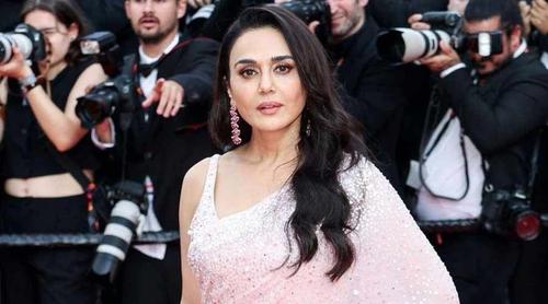 গোপনীয়তা নিয়ে কঠোর অবস্থানে প্রীতি জিনতা