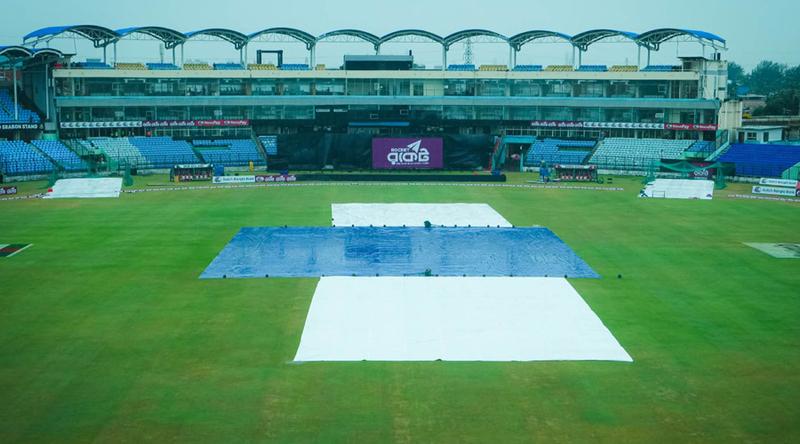 বৃষ্টির কারণে টসে বিলম্ব, ম্যাচের ভাগ্য নিয়ে বাড়ছে শঙ্কা