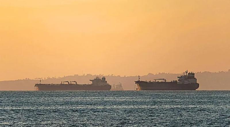 ২ ইরানি ট্যাংকার জব্দ করল মার্কিন বাহিনী, ‘জলদস্যুতা’ বলল ইরান