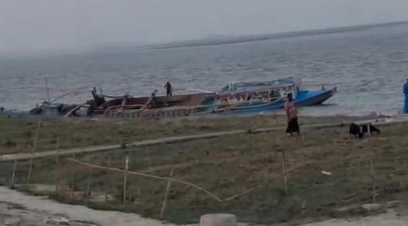 বালু খেকোদের কবলে চিলমারী: তাসের ঘরের মতো ভাঙছে জনপদ