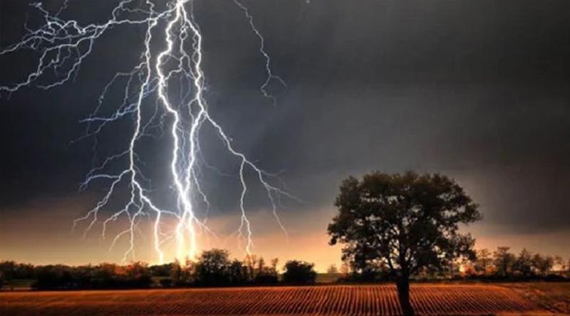 বজ্রপাতের সময় করণীয় জানাল আবহাওয়া অধিদপ্তর
