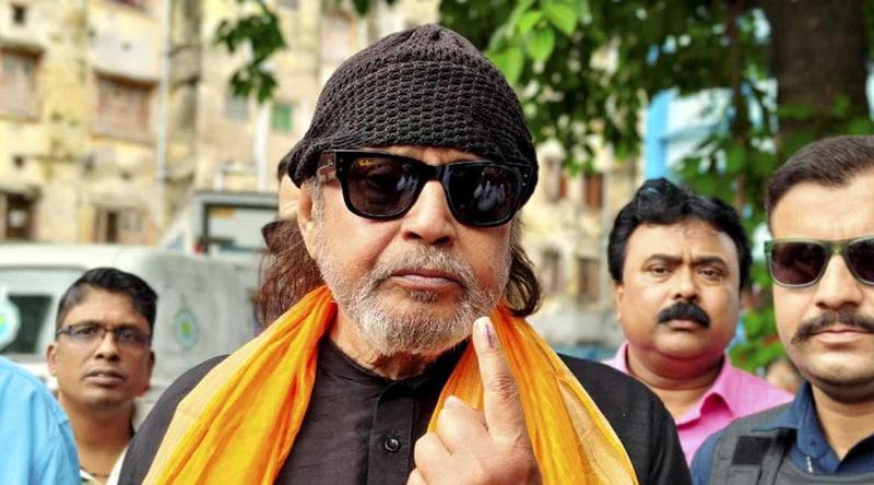 ভোট দিয়ে বেরিয়ে কী বার্তা দিলেন মিঠুন চক্রবর্তী?