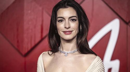 ‘জিরো সাইজ’ মডেলদের ছাঁটাইয়ের খবর নাকচ করলেন অ্যান হ্যাথাওয়ে