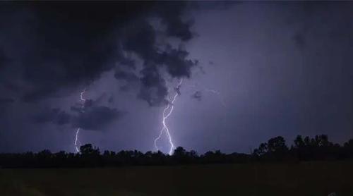 মঠবাড়িয়ায় বজ্রপাতে দুজনের মৃত্যু, একজন নিখোঁজ