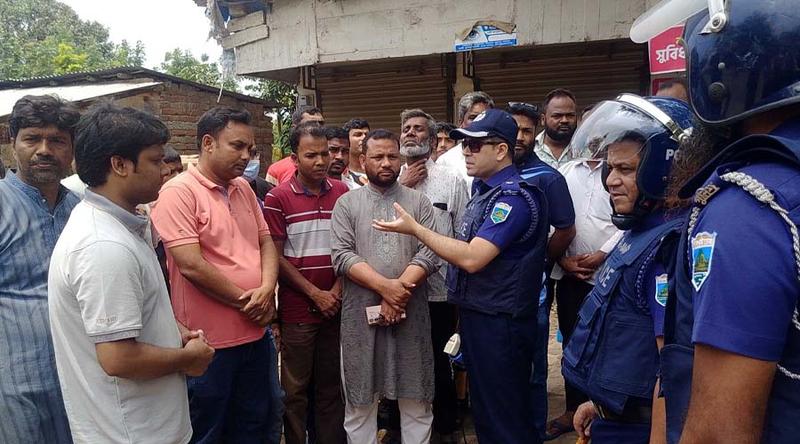 পাম্পে তেল নিতে গিয়ে ২ গ্রামবাসীর মধ্যে সংঘর্ষ, আহত ১০