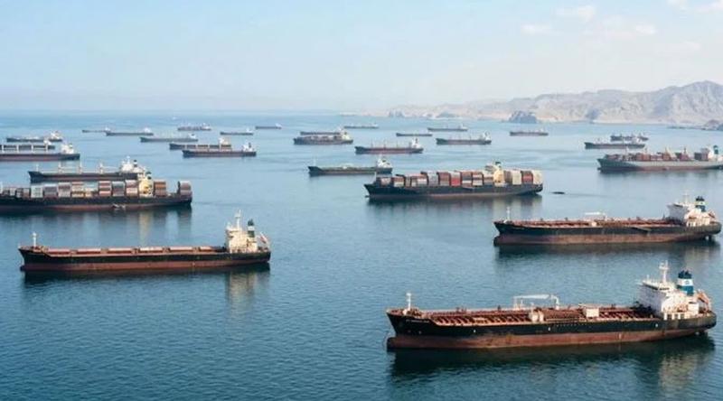 ২ হাজার জাহাজসহ ২০ হাজার নাবিক আটকা, বিশ্ব অর্থনীতিতে নতুন সংকট